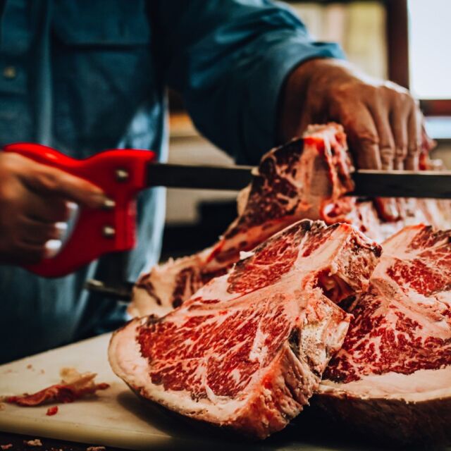 Nuestro ADN se basa en la excelencia y la pasión por la carne de calidad. 🥩 Nos dedicamos a seleccionar los mejores cortes, asegurando que cada pieza refleje nuestro compromiso con la frescura y el sabor. Nuestro objetivo es aportar experiencias gastronómicas únicas para los paladares más exigentes.

#tpb #thepremiumbeef #adn #carnepremium #carnedecalidad #gourmet #cocinagourmet